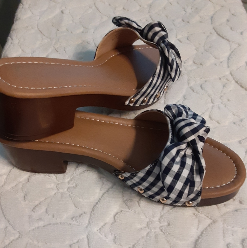 Sandals size 7.